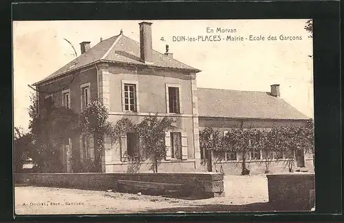 AK Dun-les-Places, Mairie, Ecole des Garcons