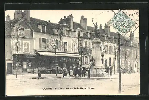 AK Cosne, Statue et Place de la République