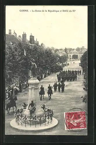 AK Cosne, La Statue de la Republique et Defile du 85.