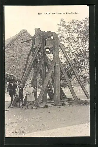 AK Saxi-Bourdon, Enfants avant les Cloches