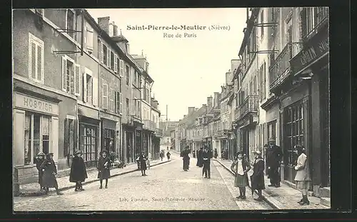 AK Saint-Pierre-le-Moutier, Rue de Paris, Strassenpartie