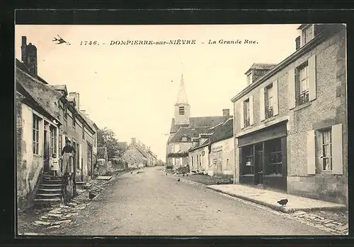 AK Dompierre-sur-Nièvre, La Grande Rue