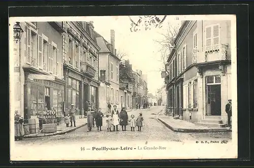 AK Pouilly-sur-Loire, La Grande-Rue