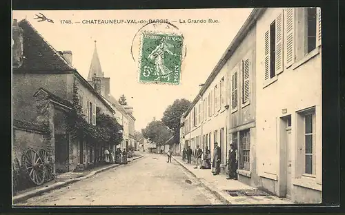 AK Chateauneuf-Val-de-Bargis, La Grande Rue