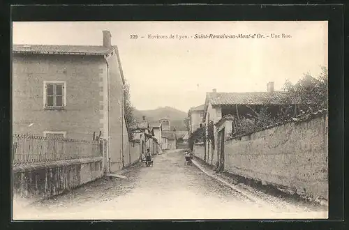 AK Saint-Romain-au-Mont d`Or, Une Rue