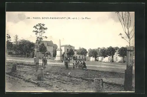 AK Nueil-sous-Passavant, la Place