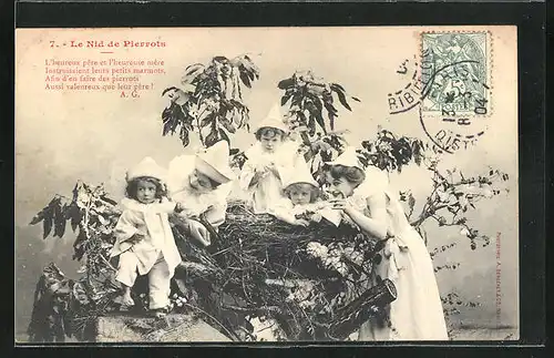 AK Pierrot und Pierrette kümmern sich um ihre Kinder im Nest, Harlekin