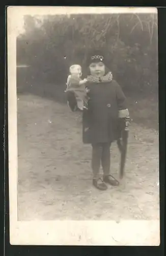 AK Mädchen mit Engelspuppe