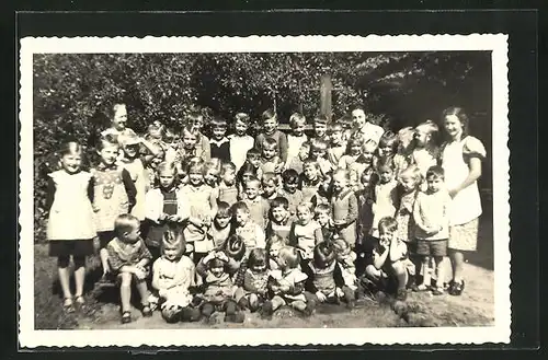 AK Guben, Kindergartengruppe 1940 /41