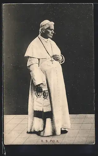 AK Papst Pius X. in weissem langen Gewand mit Kreuzkette im Profil