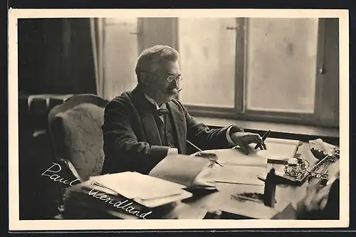 AK Prof. Dr. theol. et phil. Paul Wendland am Schreibtisch