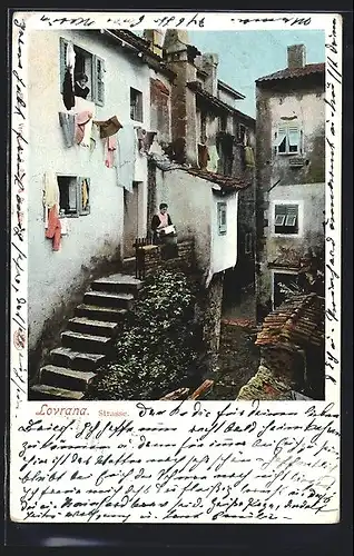 AK Lovrana, Verwinkelte Strasse im Ort