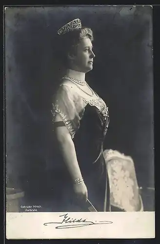 AK Hilda von Baden trägt Krone und Perlenkette