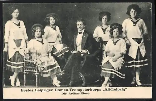 AK Erstes Leipziger Damen-Trompeterkorps Alt-Leipzig, Dir. Arthur Klose