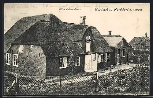 AK Norddorf a. Amrum, Altes Friesenhaus mit Reetdach