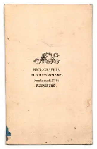 Fotografie M. Kriegsmann, Flensburg, Nordermarkt 49, Junge Dame im festlichen Kleid