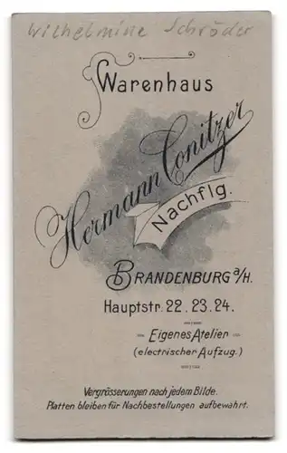 Fotografie Hermann Conitzer, Brandenburg a. H., Hauptstrasse 22-24, Wilhelmine Schröder im weissen Kleid