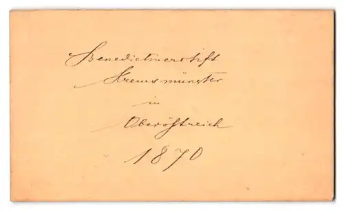 Fotografie unbekannter Fotograf, Ansicht Kremsmünster, Blick über den Ort nach dem Benedictinerstift, 1870