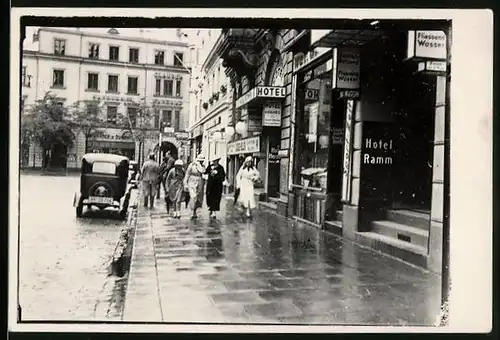 Fotografie unbekannter Fotograf, Ansicht Hamburg, Hotel Ramm & Hotel Hermes, Ladengeschäfte & Gescäftshäuser