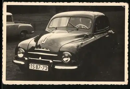 Fotografie Landrock, Plauen, Auto Skoda, Limousine mit DDR-Kennzeichen TS 87-73