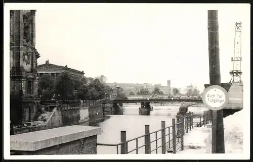 Fotografie unbekannter Fotograf, Ansicht Berlin, Spreeufer gegenüber vom Berliner Dom