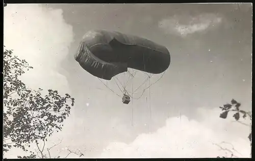 Fotografie 1.WK, Fesselballon mit Aussichtskorb für die Koordinierung der Artillerie
