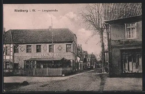 AK Rietberg i. W., Langestrasse mit Häusern, Hotel Vogt
