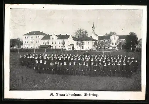 AK Altötting, Kinder vor dem St. Franziskushaus