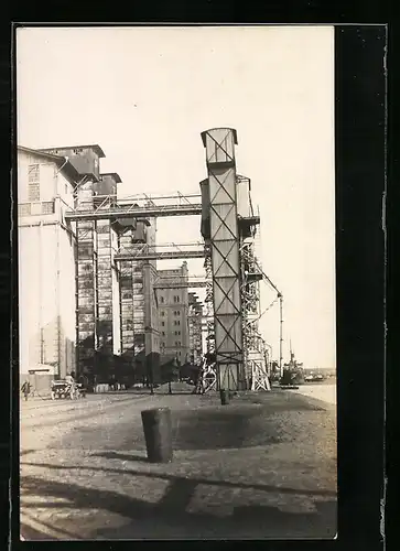 AK Nikolaijeu, Getreidesilos am Ufer