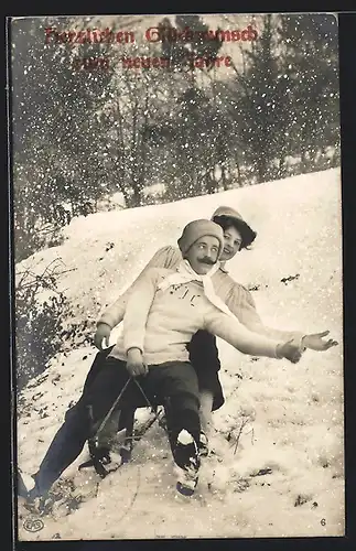 AK Paar auf einem Schlitten im Schnee