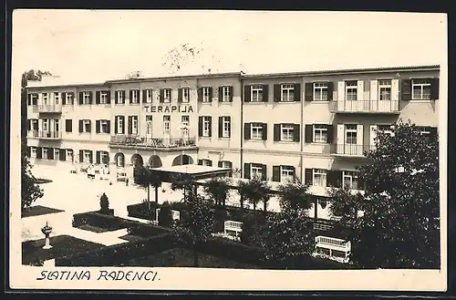 AK Slatina Radenci, Terapija, Gebäude mit Anlage und Pflegerinnen aus der Vogelschau