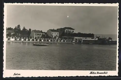 AK Selce, Ortsansicht am Wasser