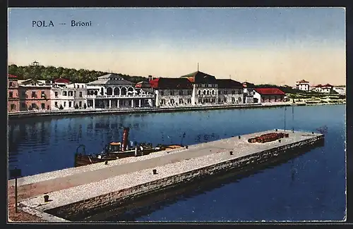 AK Brioni, Dampfer an Anlegestelle