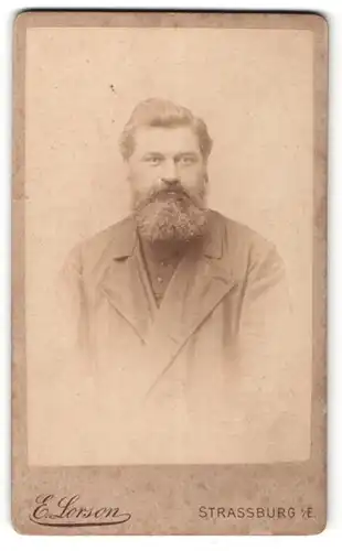 Fotografie Emile Lorson, Strassburg i. E., Portrait charmanter Herr mit Vollbart im Jackett