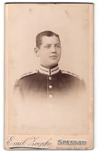 Fotografie Emil Zoepke, Berlin-Spandau, Portrait Soldat in Uniform