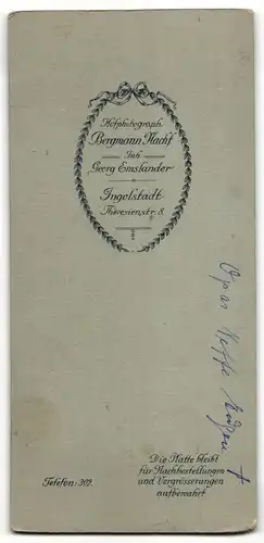 Fotografie Bergmann Nachf., Ingolstadt, Portrait Kommunikant mit Kerze und Gebetsbuch
