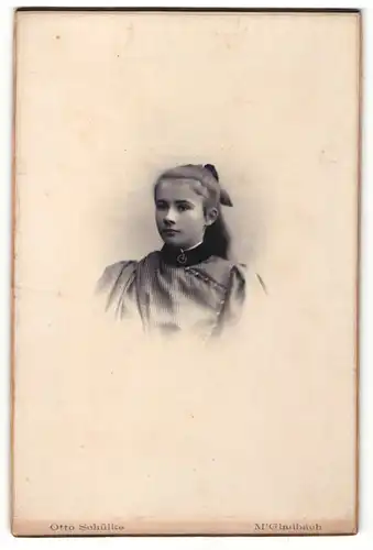 Fotografie Otto Schülke, M. Gladbach, Portrait kleines Mädchen im modischen Kleid mit Puffärmeln