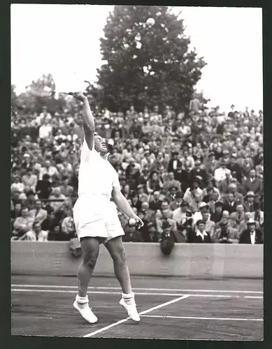 Fotografie Tennis Davispokal Berlin, Schwede Schröder im Kampf mit H. Henkel, 1939