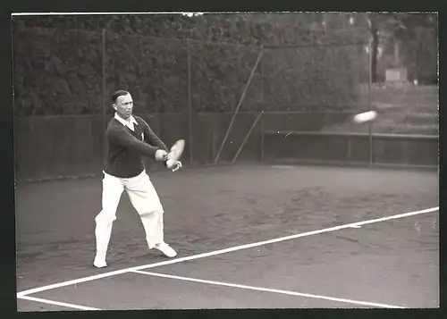 Fotografie Tennis, Dänischer Davispokalspieler Einar Ullrich auf dem Blau-Weiss-Platz 1938