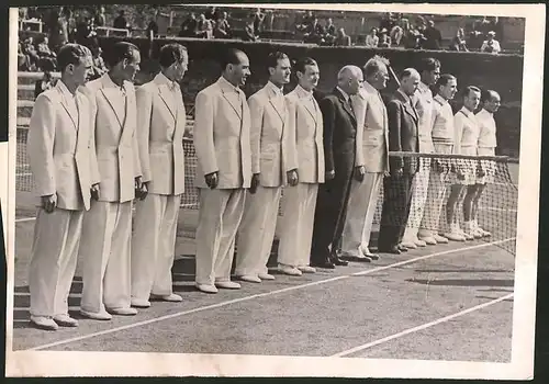 Fotografie Tennis, Ungarn vs Deutschland in Budapest, Mannschaften beim Antritt 1942