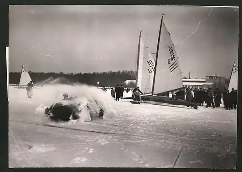 Fotografie Eissegler startbereit, Auto Roadster bei Schleuderwende auf dem Eis 1938
