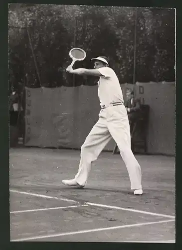 Fotografie Tennisspieler Georg von Metaxa beim Davis-Pokalspiel Deutschland-Jugoslawien