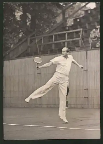 Fotografie Ansicht Wien, Tennisspieler Menzel während Daviscup-Spiel auf dem WRW-Platz