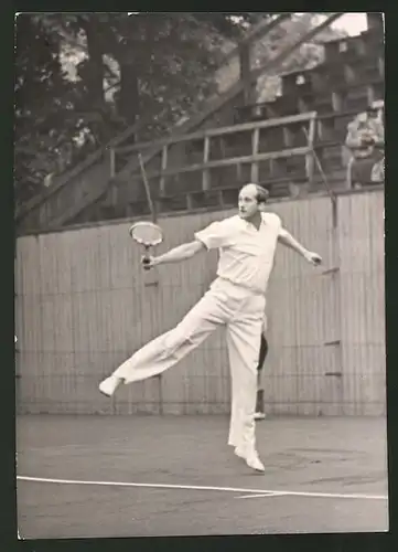 Fotografie Ansicht Wien, Tennisspieler Menzel während Daviscup-Spiel auf dem WRW-Platz