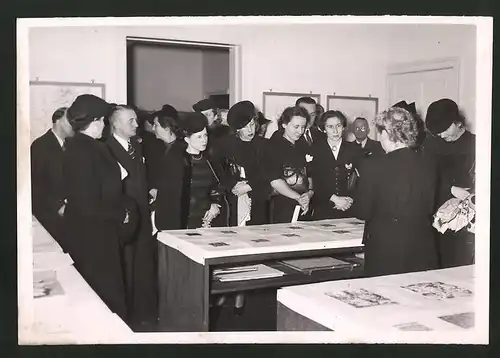 Fotografie Ansicht Berlin, Schau der Manufaktur des Deutschen Modeinstituts in Lichterfelde-Ost