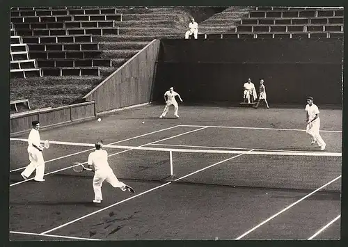 Fotografie Wehrmachts-Tennis-Länderkampf, Deutschland vs Ungarn, Doppel Tübbe-Bauer (Deutschland) & Toth-Maday ( Ungarn)