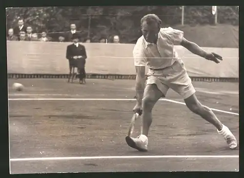 Fotografie WAC Tennisturnier, Spielszene Tennisspieler Redl 1938