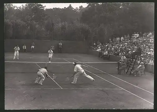 Fotografie Tennis Davispokal 1938, Deutschland vs. Jugoslawien, Henkel beim Schlag