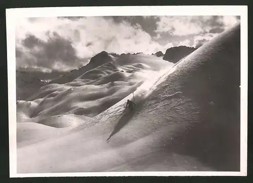 Fotografie Skiläufer bei der Abfahrt am Platt des Schneeferner 1939
