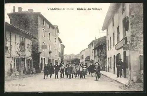 AK Valsonne, Entrée du Village